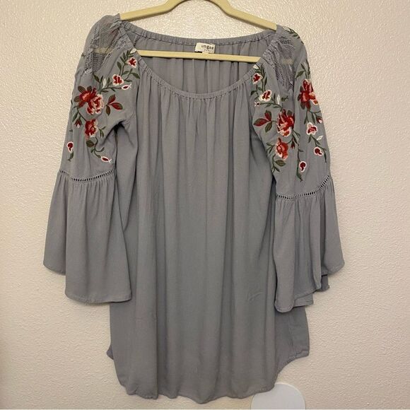 Umgee gray off the Shoulder Top blouse Embroidered Bell Sleeve oversized boho S - Picture 2 of 9